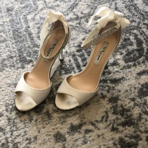 Worn once for bridal shower!